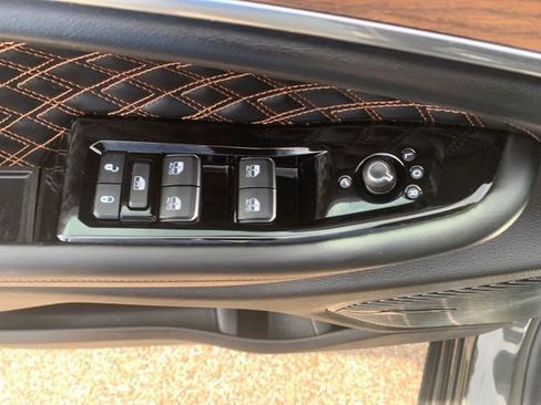 Used 2023 Jeep Grand Cherokee Summit w/ Advanced Protech Group IV AWD/4WD image 10