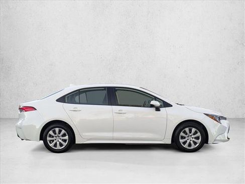 Used 2023 Toyota Corolla LE image 4