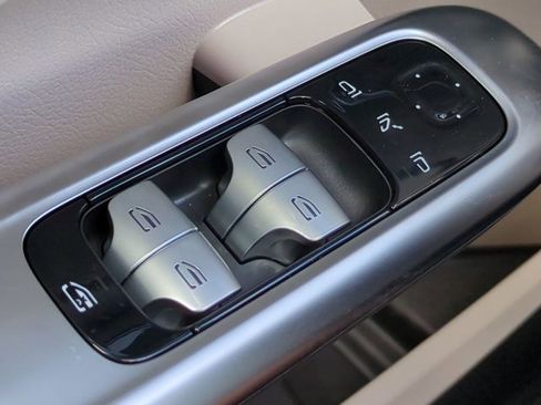 Used 2025 Mercedes-Benz C 300 Sedan image 24