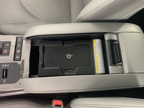 Used 2021 Toyota Highlander Limited AWD/4WD image 29