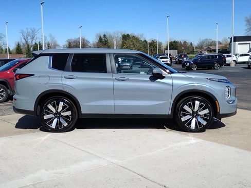 New 2026 Mitsubishi Outlander SE AWD/4WD image 15