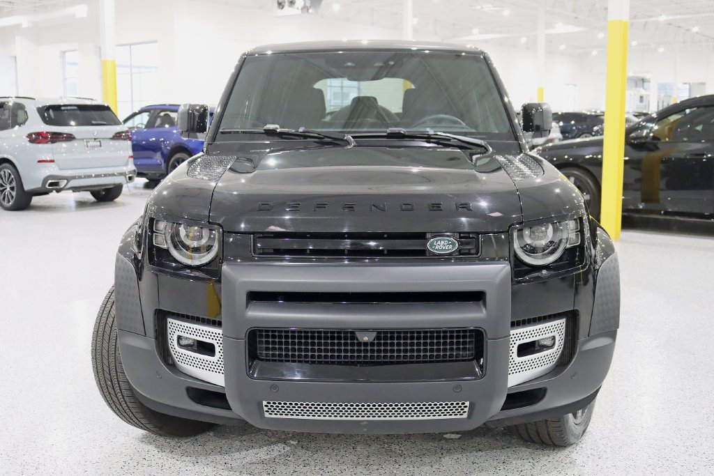 Used 2024 Land Rover Defender 110 SE AWD/4WD image 8