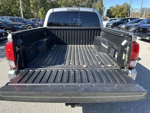 Used 2018 Toyota Tacoma TRD Sport image 24