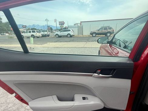 Used 2020 Hyundai Elantra SEL FWD image 22