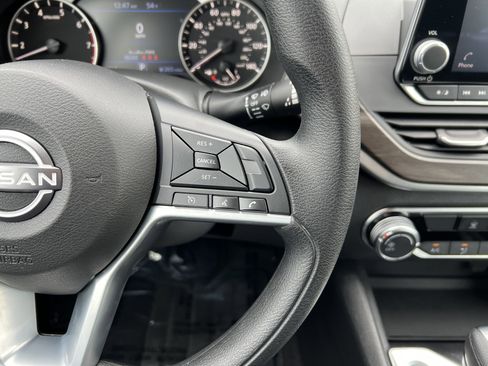 Used 2025 Nissan Altima 2.5 SV image 27