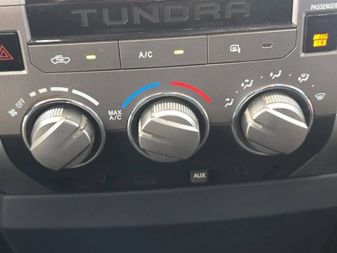 Used 2016 Toyota Tundra SR5 w/ Tow Package RWD image 18