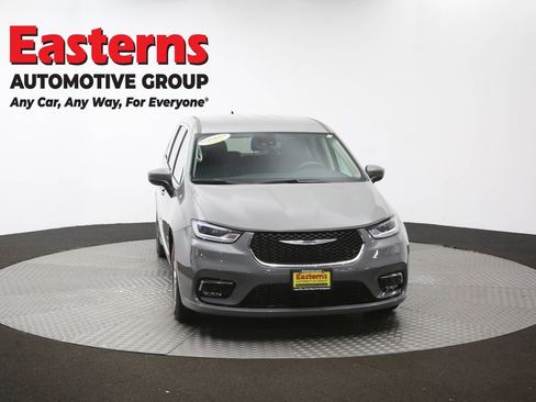 Used 2023 Chrysler Pacifica Touring-L FWD image 54