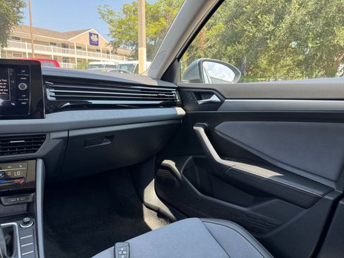 Used 2025 Volkswagen Jetta SE image 34