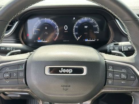 Used 2023 Jeep Grand Cherokee L Limited AWD/4WD image 12