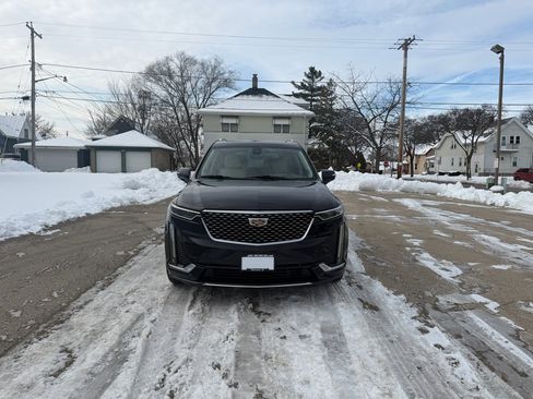 Used 2021 Cadillac XT6 Premium Luxury image 2