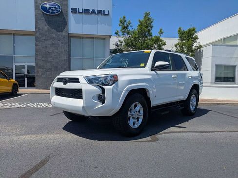 Used 2020 Toyota 4Runner SR5 Premium w/ Moonroof Package AWD/4WD image 9