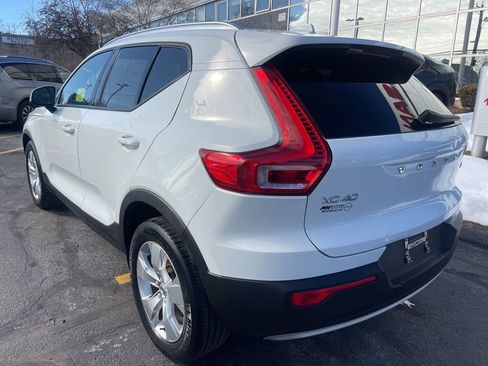 Used 2020 Volvo XC40 T5 Momentum image 3