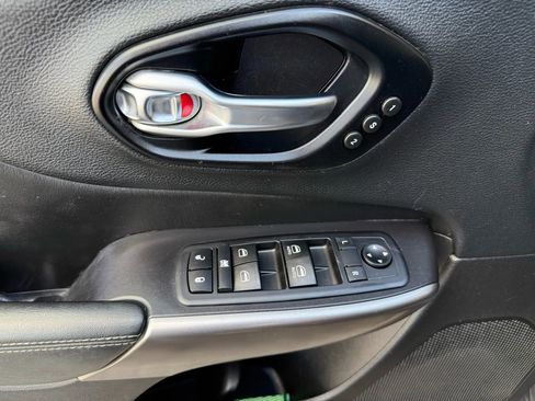 Used 2020 Jeep Cherokee Limited image 10