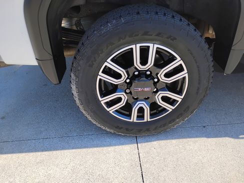 Used 2022 GMC Sierra 2500 AT4 w/ AT4 Preferred Package image 27