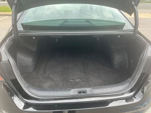 Used 2025 Nissan Altima 2.5 SV FWD image 31