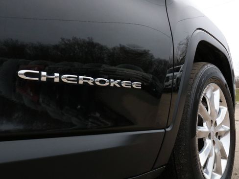 Used 2017 Jeep Cherokee Limited AWD/4WD image 8