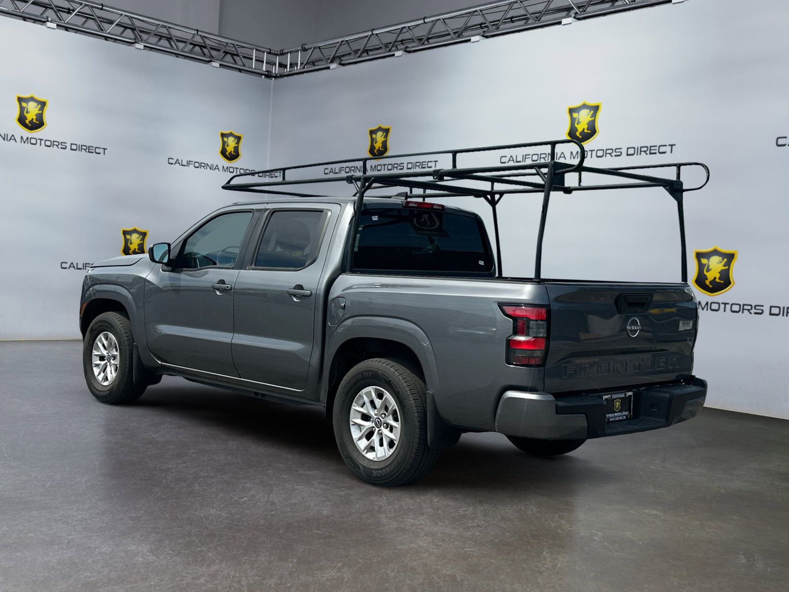 Used 2024 Nissan Frontier SV RWD image 3