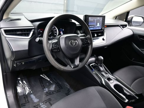 Used 2022 Toyota Corolla LE FWD image 12