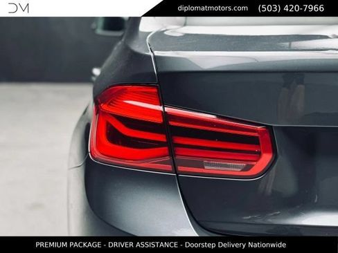 Used 2017 BMW 320i Sedan RWD image 15