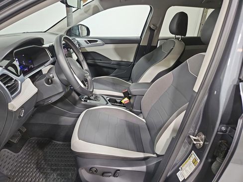 Certified 2025 Volkswagen Taos SE FWD image 10