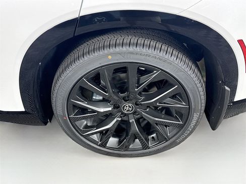 New 2025 Toyota Crown Signia image 18