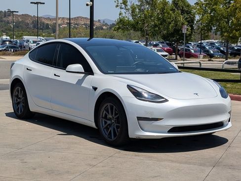 Used 2023 Tesla Model 3 Standard Range RWD image 3
