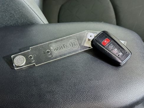 Used 2022 Toyota RAV4 XLE w/ Convenience Package image 33