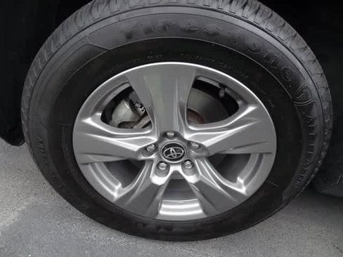 Used 2024 Toyota RAV4 XLE image 23