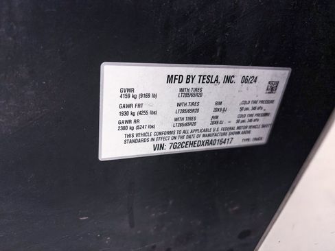 Used 2024 Tesla Cybertruck AWD Crew Cab image 33