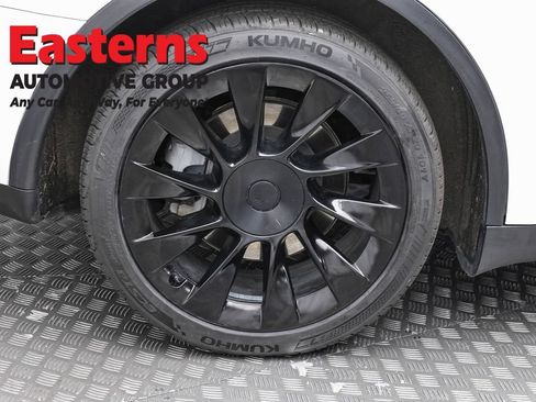 Used 2021 Tesla Model Y Long Range AWD/4WD image 23