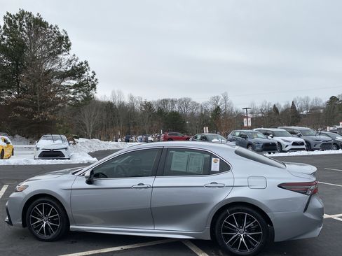 Certified 2024 Toyota Camry SE image 7