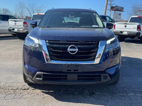 Used 2025 Nissan Pathfinder SV image 10