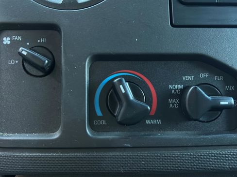 Used 2014 Ford E-250 and Econoline 250 Van 3D w/ Power Group image 23