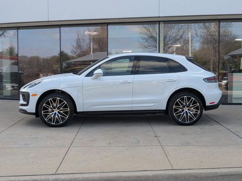 New 2026 Porsche Macan image 2