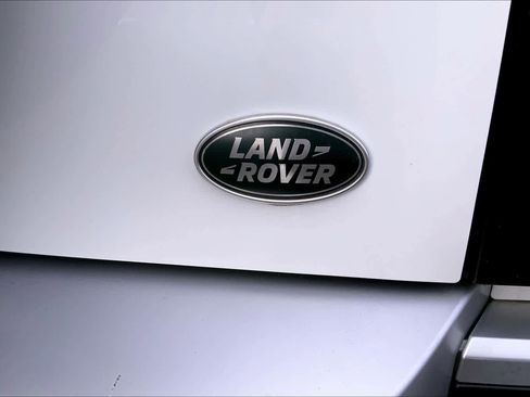 Used 2020 Land Rover Defender 110 SE image 9