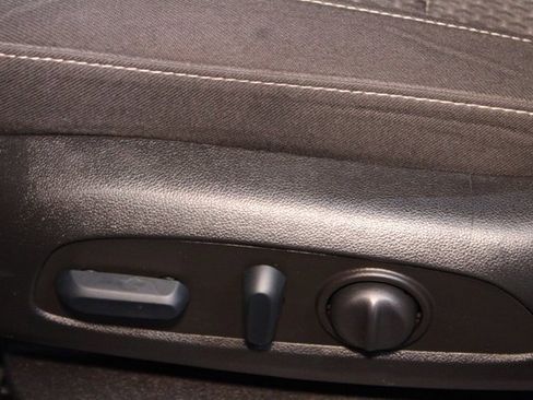 Used 2022 GMC Acadia SLE image 23