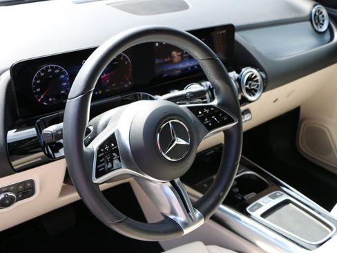 Used 2025 Mercedes-Benz GLA 250 4MATIC image 19