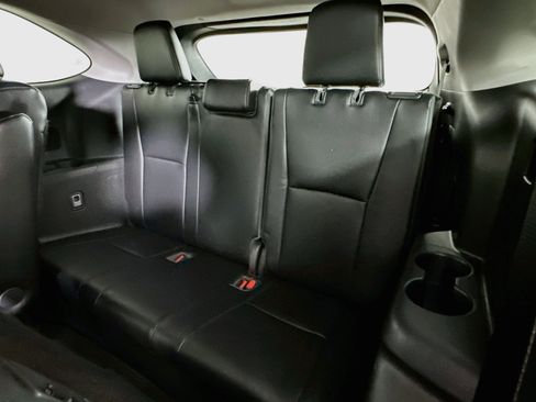 Used 2022 Toyota Highlander XLE FWD image 29