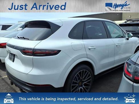 Used 2020 Porsche Cayenne SUV image 2