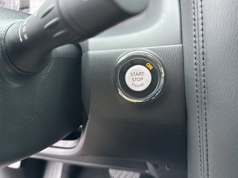 Used 2022 Nissan Armada SV w/ SV Appearance Package image 31