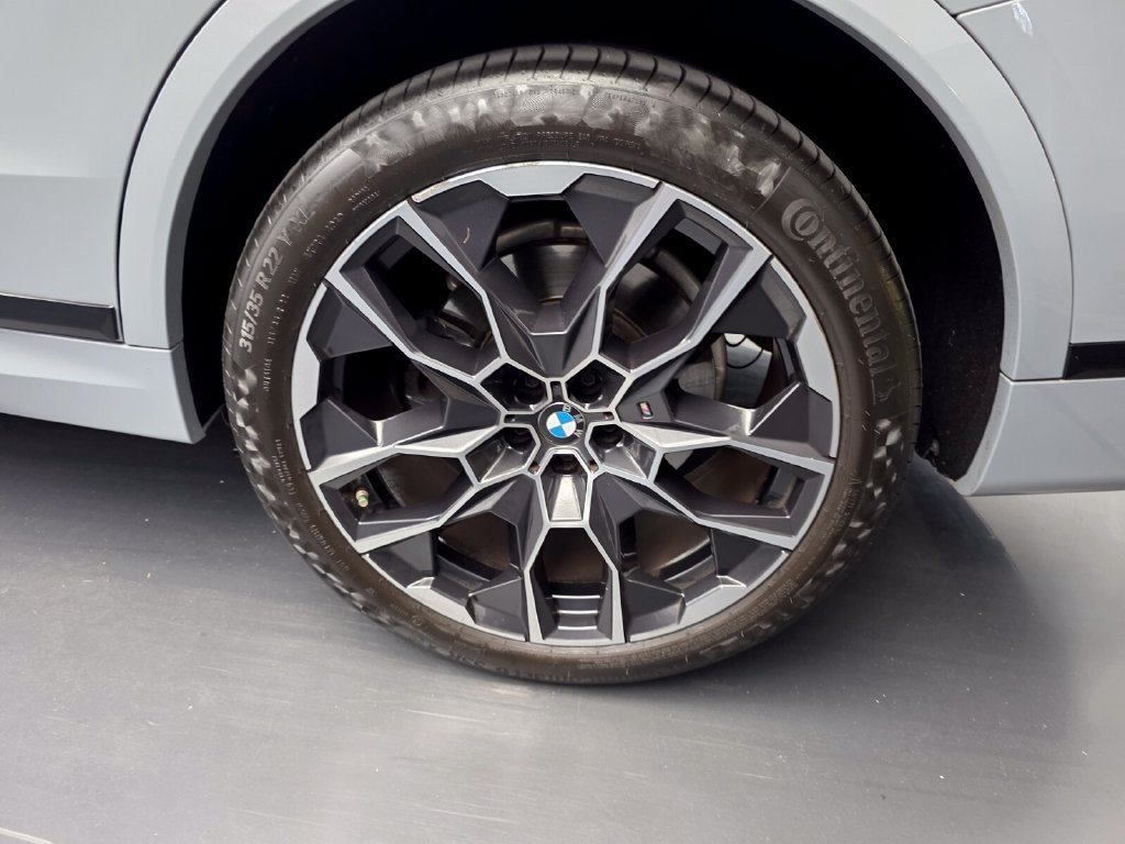 Used 2025 BMW X7 xDrive40i w/ M Sport Package AWD/4WD image 17
