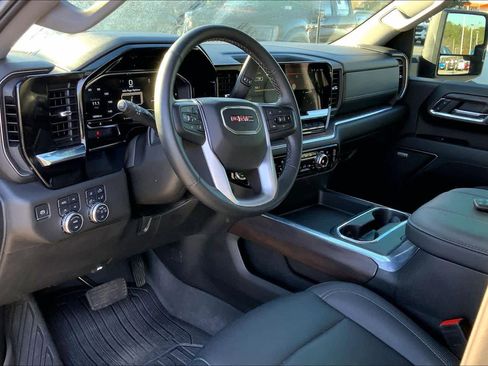 Used 2024 GMC Sierra 2500 SLT w/ SLT Premium Package image 18