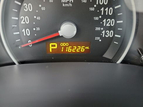 Used 2012 Kia Sedona LX FWD image 23