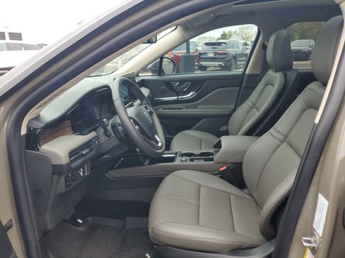 New 2025 Lincoln Corsair Grand Touring w/ Towing Package image 13