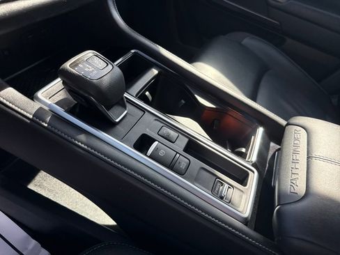 Used 2024 Nissan Pathfinder SL w/ SL Premium Package image 25