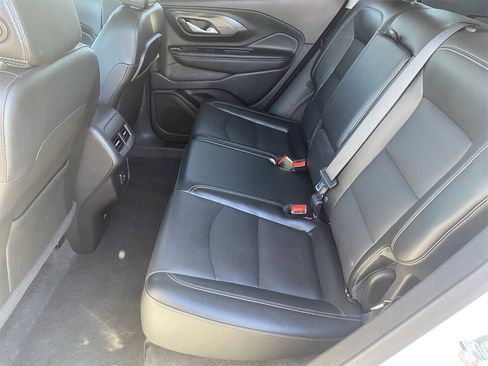 Used 2024 GMC Terrain SLT image 14