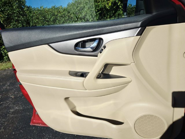 Used 2014 Nissan Rogue S AWD/4WD image 29