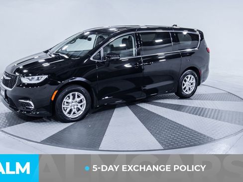 Used 2024 Chrysler Pacifica Touring-L image 3