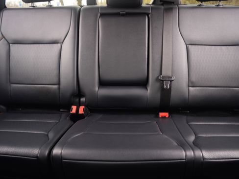 Used 2025 Ford F250 Lariat w/ Black Appearance Package image 15