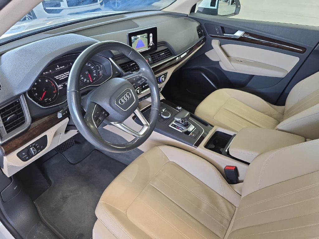 Used 2019 Audi Q5 2.0T Premium w/ Convenience Package AWD/4WD image 4